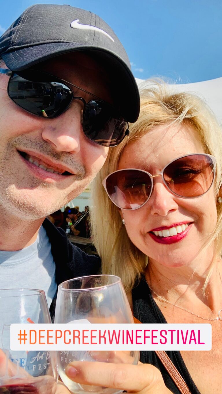 couple toasting wine glasses deep creek lake