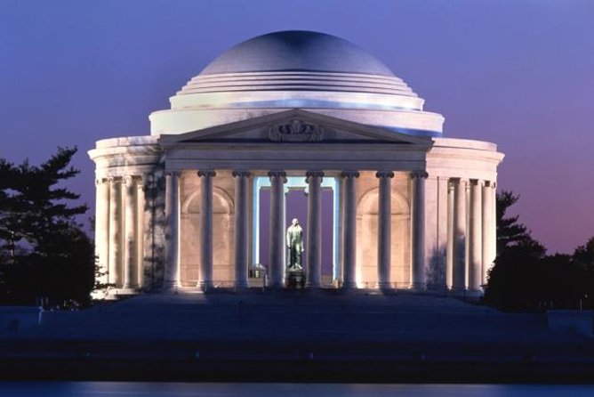 Jefferson Memorial in Washington DC Moonlight Tour