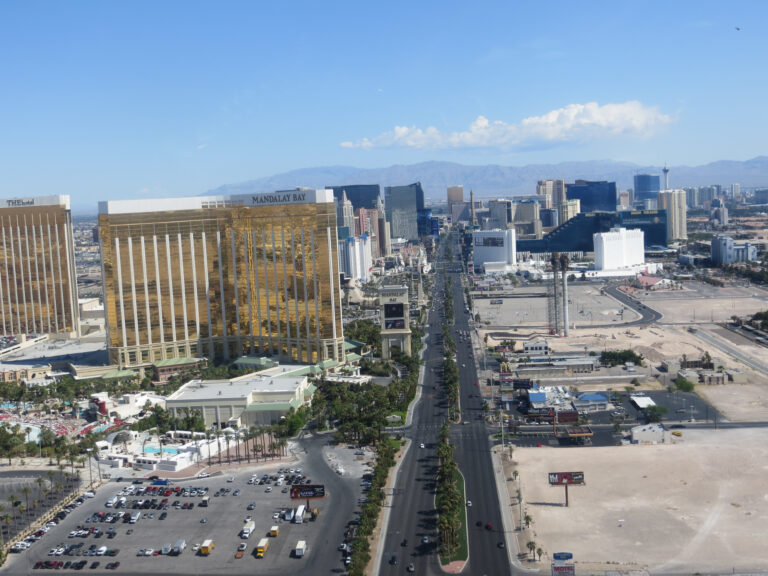 Helicopter Tour of Grand Canyon Flies Over Las Vegas Strip