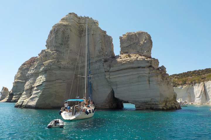 must-do boat tour in Milos Greece